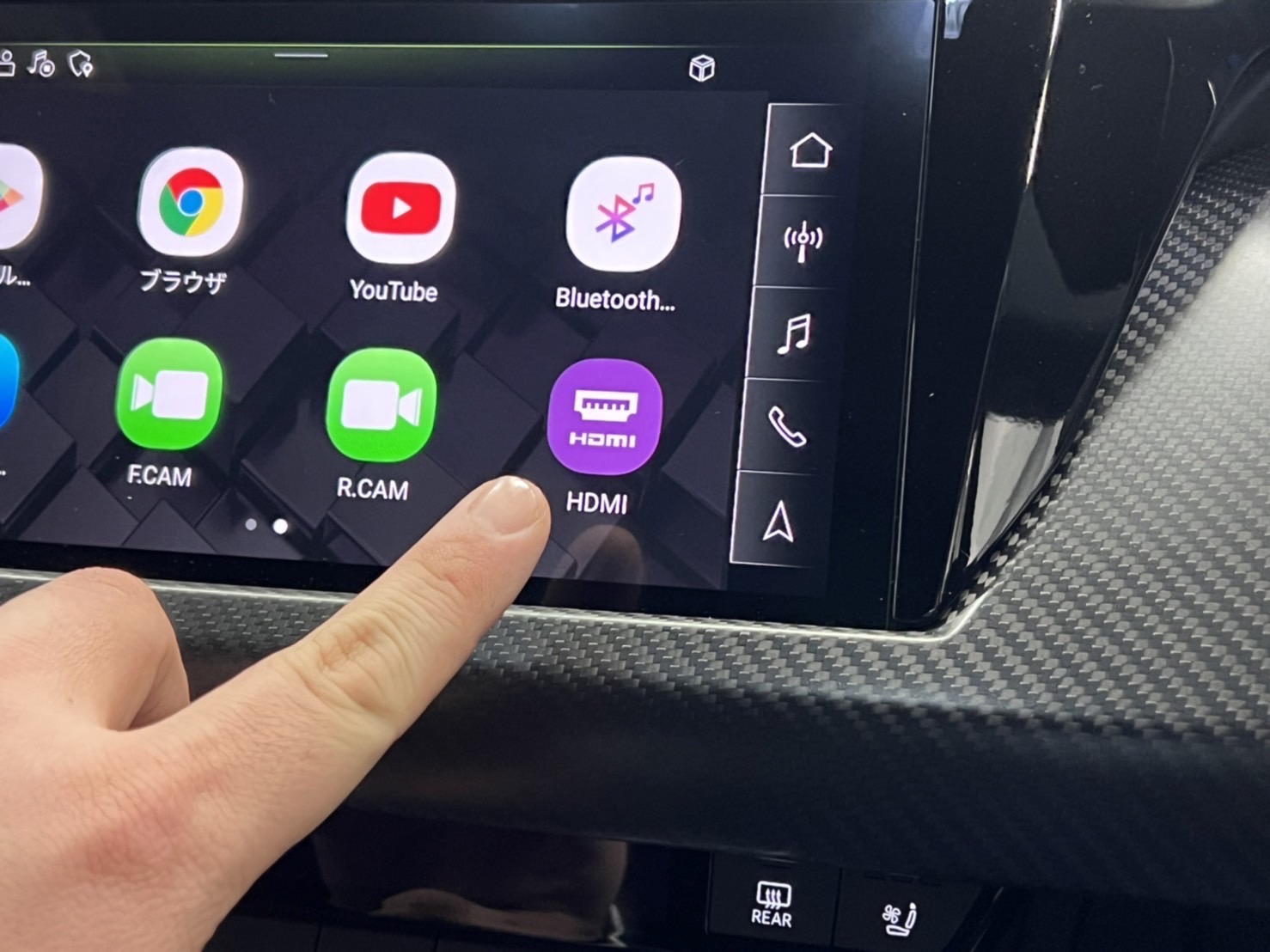 【スマートコネクト2】事例紹介【Q3】【アウディ】 スマートコネクト │ Apple CarPlayでYouTubeが見れる最新デバイス